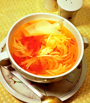 Суп из вермишели с овощами и сыром